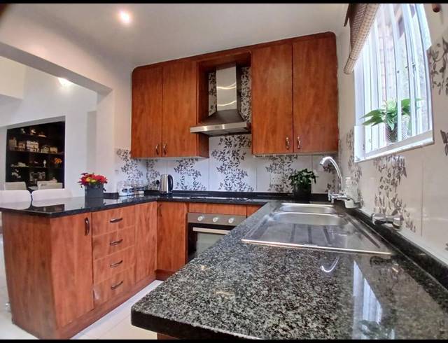 3 BEDROOM TOWNHOUSE FOR SALE IN HONEYDEW RIDGE